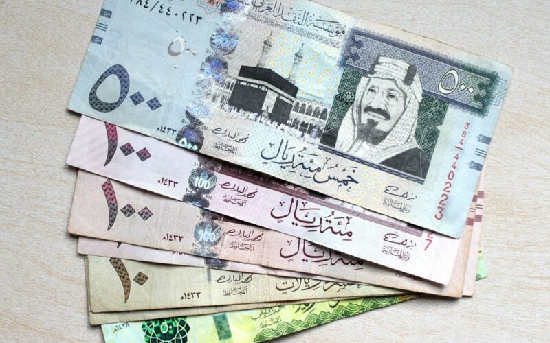 سعر الريال السعودي في السوق السوداء 